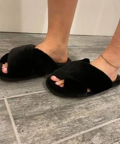 Fado Accessories Faux Fur Slipper Black