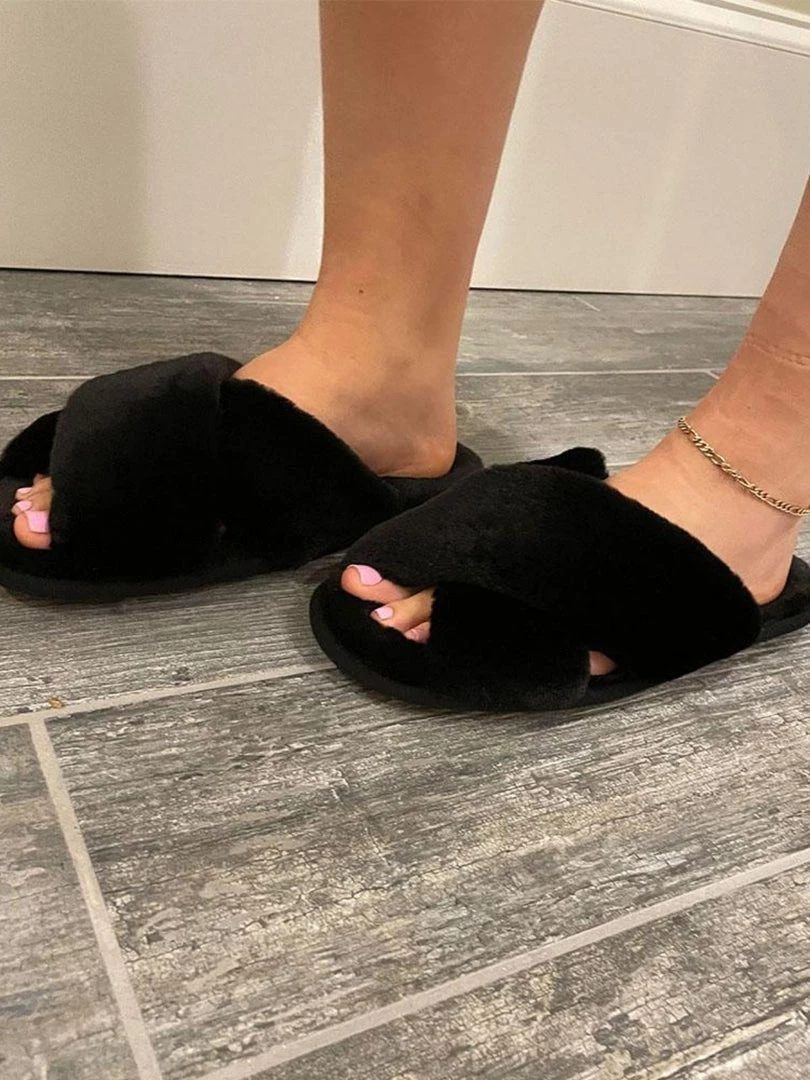 Fado Accessories Faux Fur Slipper Black 4 Fado Accessories Faux Fur Slipper Black